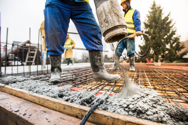 Best Concrete Sidewalk Installation  in Dearborn Heights, MI